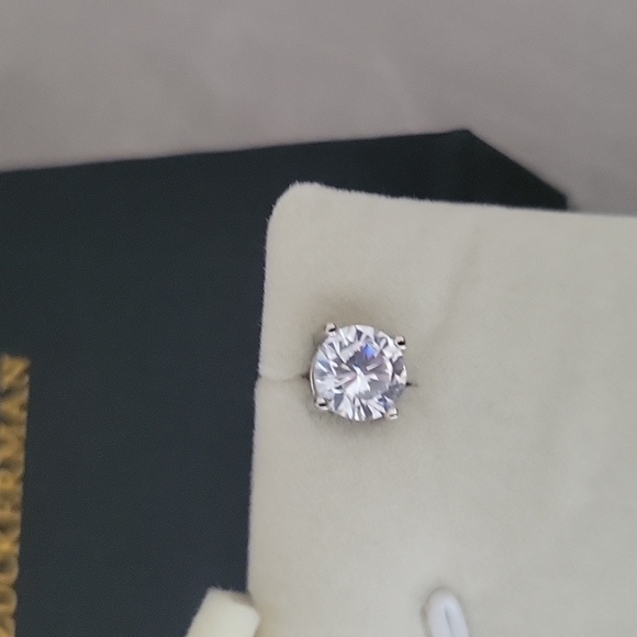 Anna Zuckerman white gold 2 carat studs - Picture 4 of 4